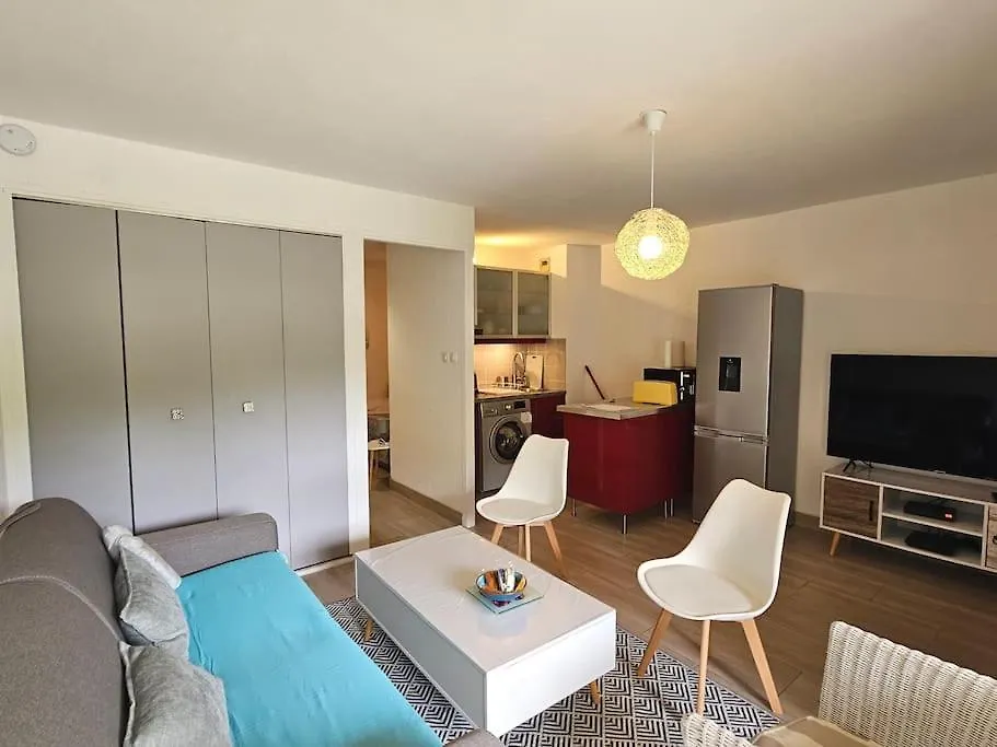 Appartement Petit Paradis Classe 3 Etoiles A 200M De La Plage! Terrasse-Wifi-Parking-Clim à Saint-Mandrier-sur-Mer France