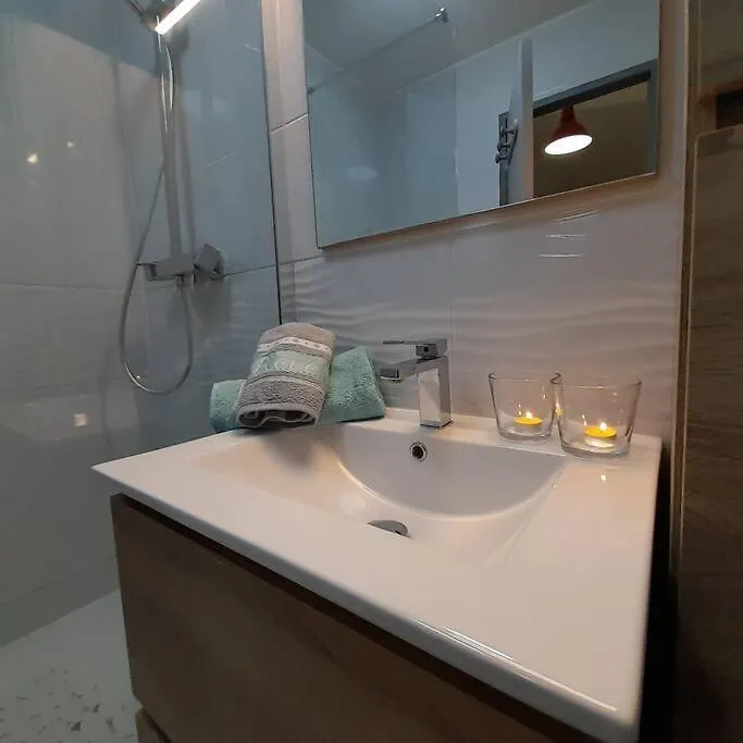 Petit Paradis Classe 3 Etoiles A 200M De La Plage! Terrasse-Wifi-Parking-Clim Saint-Mandrier-sur-Mer Apartment